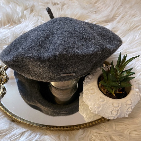 Like new dark grey 100% wool beret, one size fits most - Picture 10 of 11